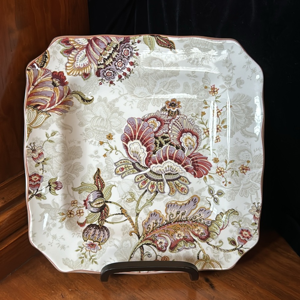 222 FIFTH “Gabrielle Cream” 8.5” Square Salad Plate
